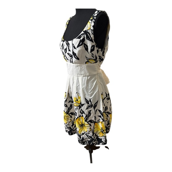 B. Smart White and Yellow Mini Dress for Effortless Elegance. Size 14 - Picture 3 of 5